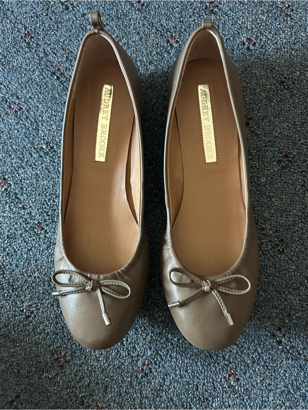 Audrey Brooke Newton Leather Mushroom Bow Ballet Flats Size 8.5 NWT